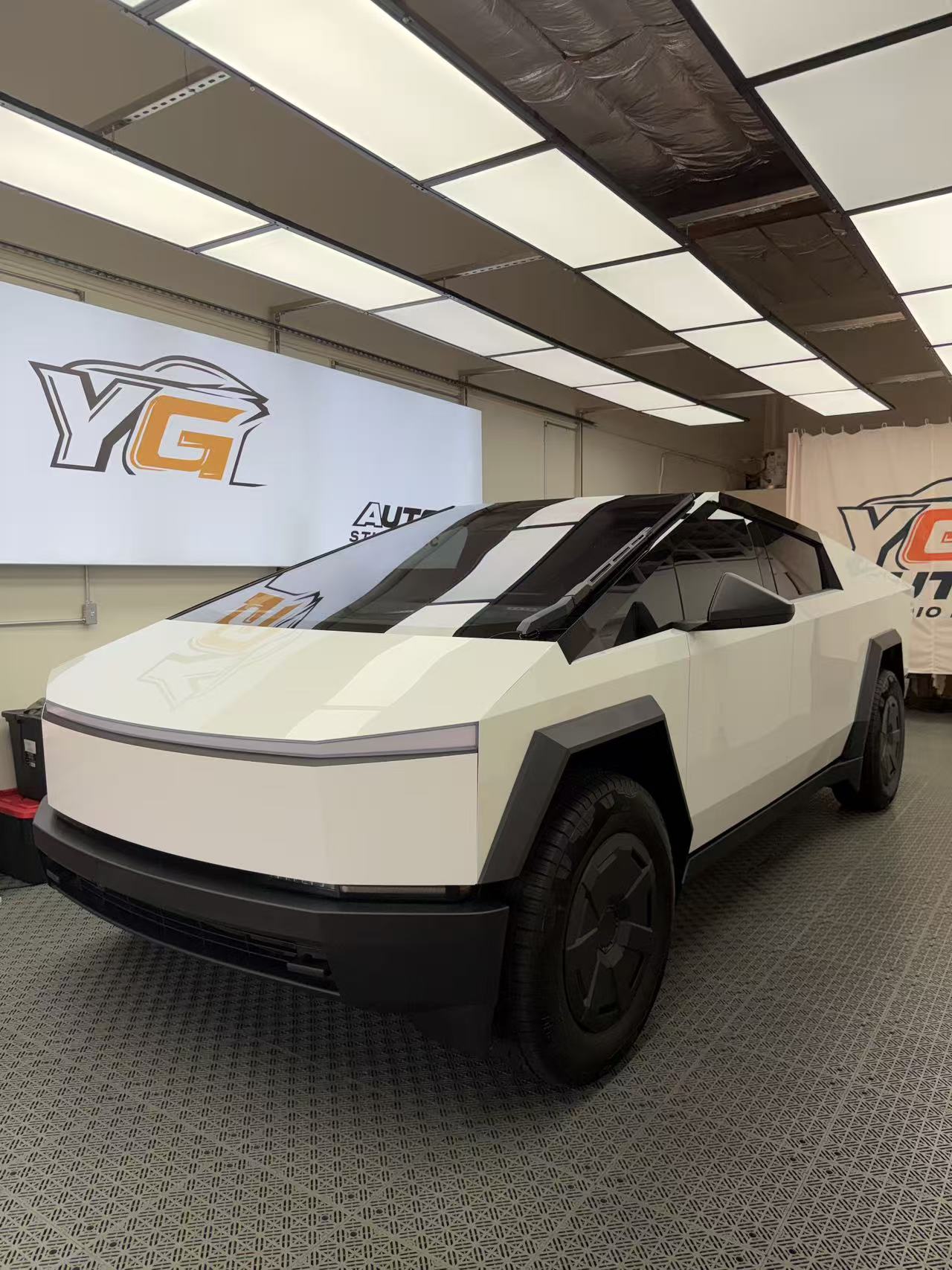 Tesla Cybertruck Piano White Wrap